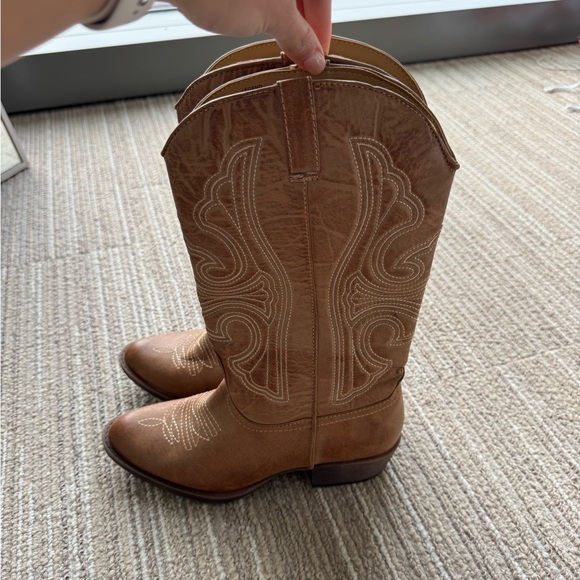 Tan Western Cowboy Boots (size 7.5) - Picture 5 of 6